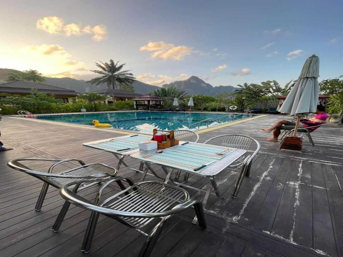 Capital O 75518 Baan Rose Resort Ao Luk Ngoại thất bức ảnh