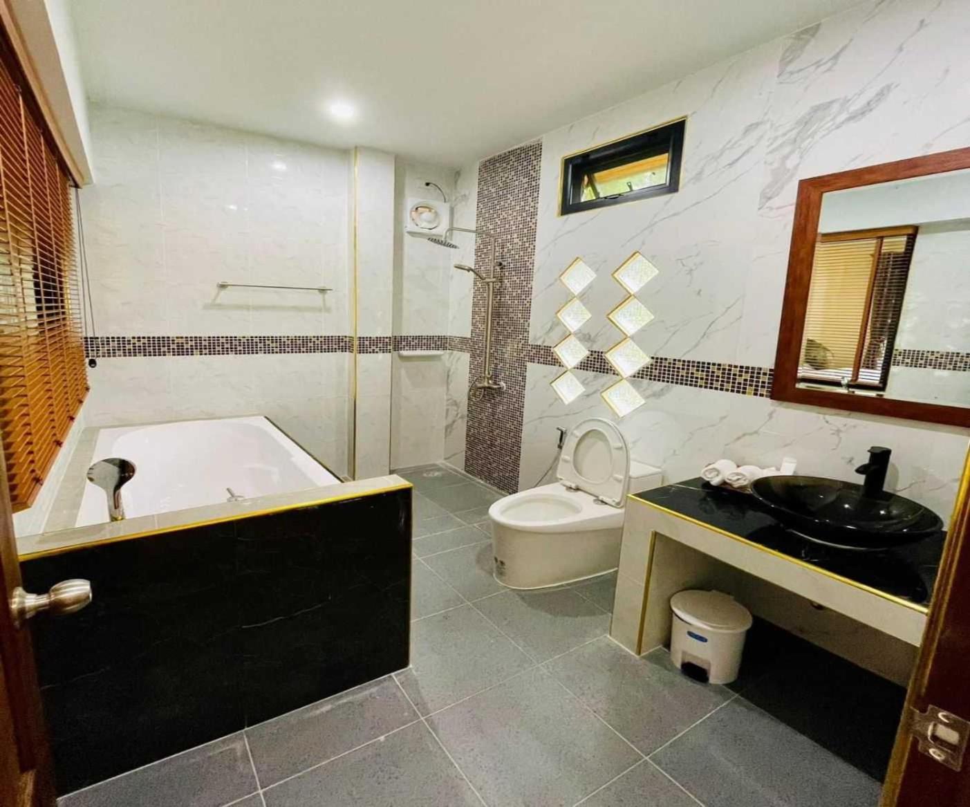 Capital O 75518 Baan Rose Resort Ao Luk Ngoại thất bức ảnh