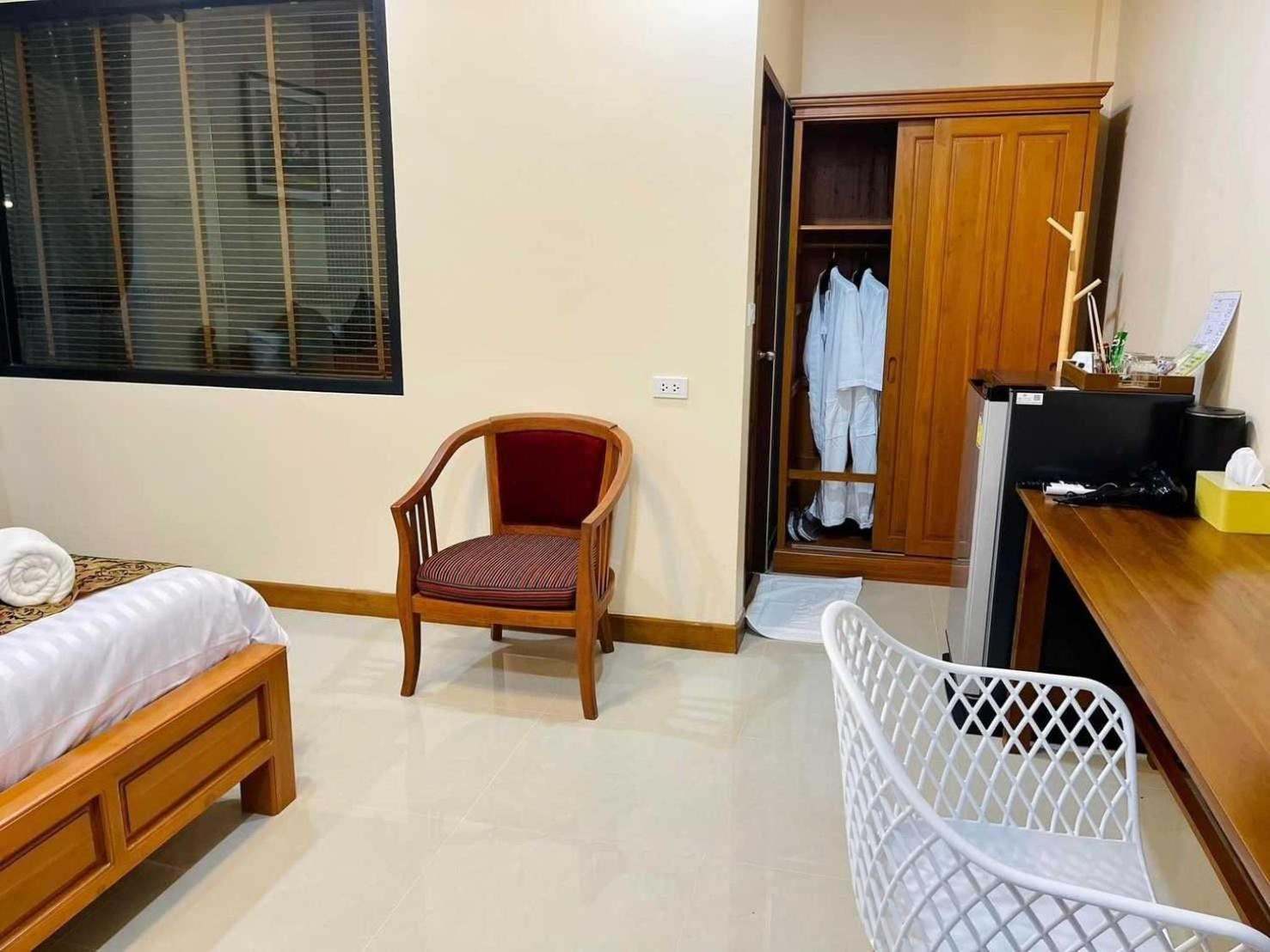 Capital O 75518 Baan Rose Resort Ao Luk Ngoại thất bức ảnh
