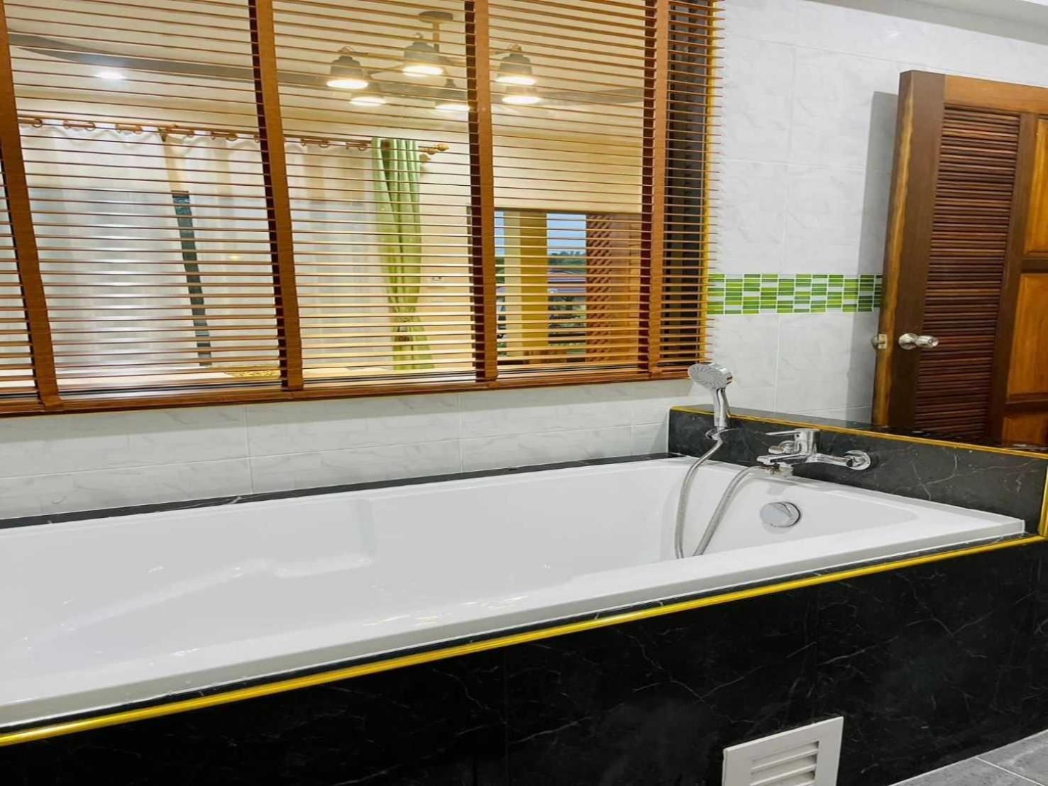 Capital O 75518 Baan Rose Resort Ao Luk Ngoại thất bức ảnh