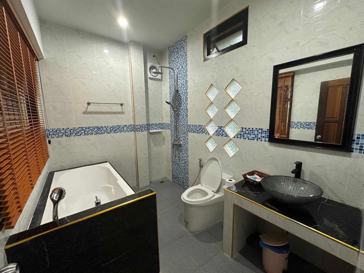 Capital O 75518 Baan Rose Resort Ao Luk Ngoại thất bức ảnh