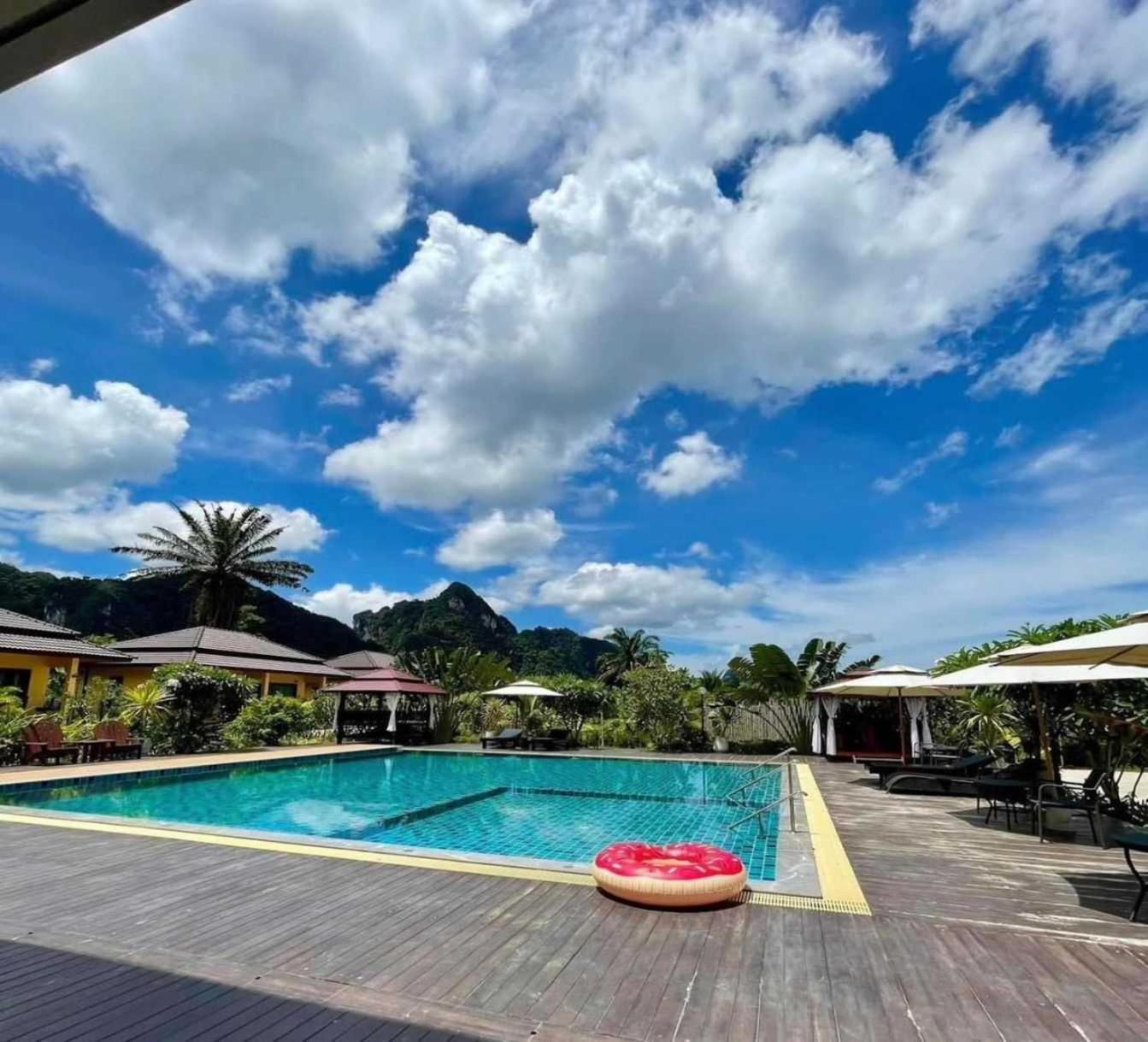 Capital O 75518 Baan Rose Resort Ao Luk Ngoại thất bức ảnh